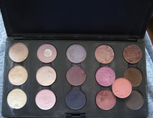 mac-15-eyeshadow-palette