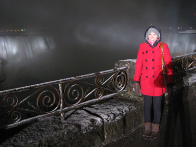 night time shot of Niagara