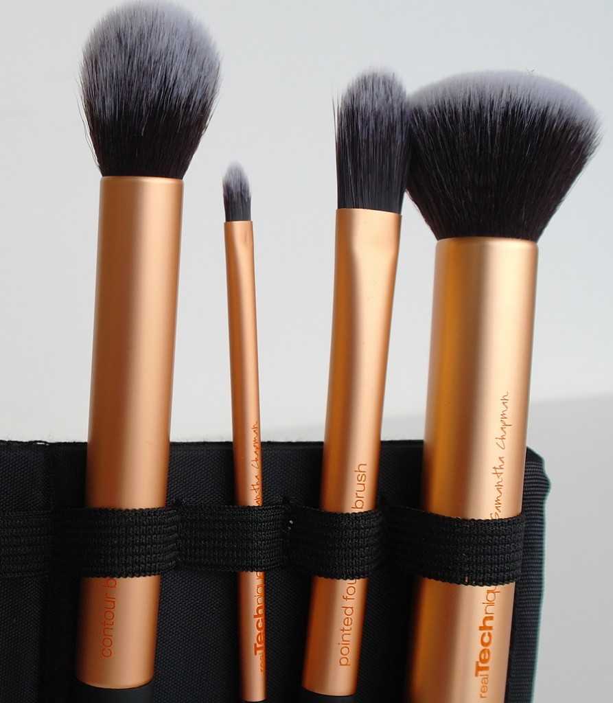 4-brushes-in-stand