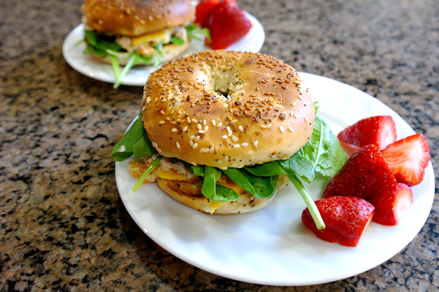 bagel-sandwich-with-tuna