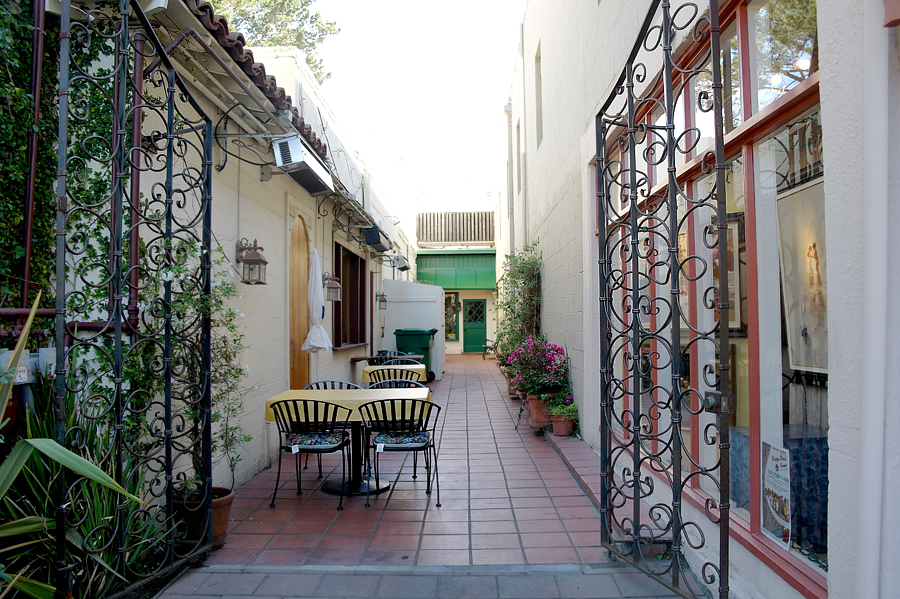 alley-in-Carmel