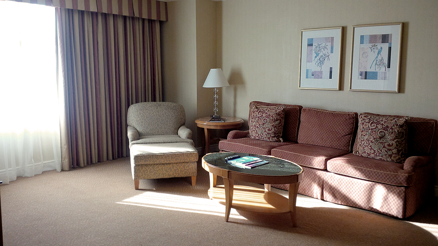 Hotel-living-room