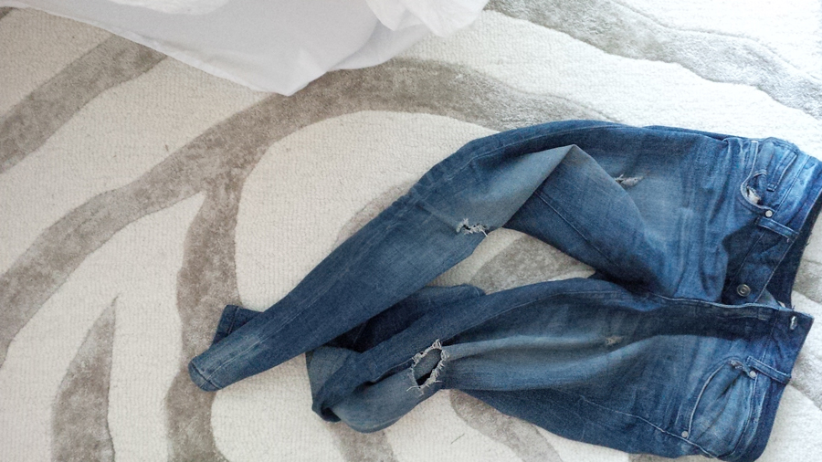 Jeans-on-rug