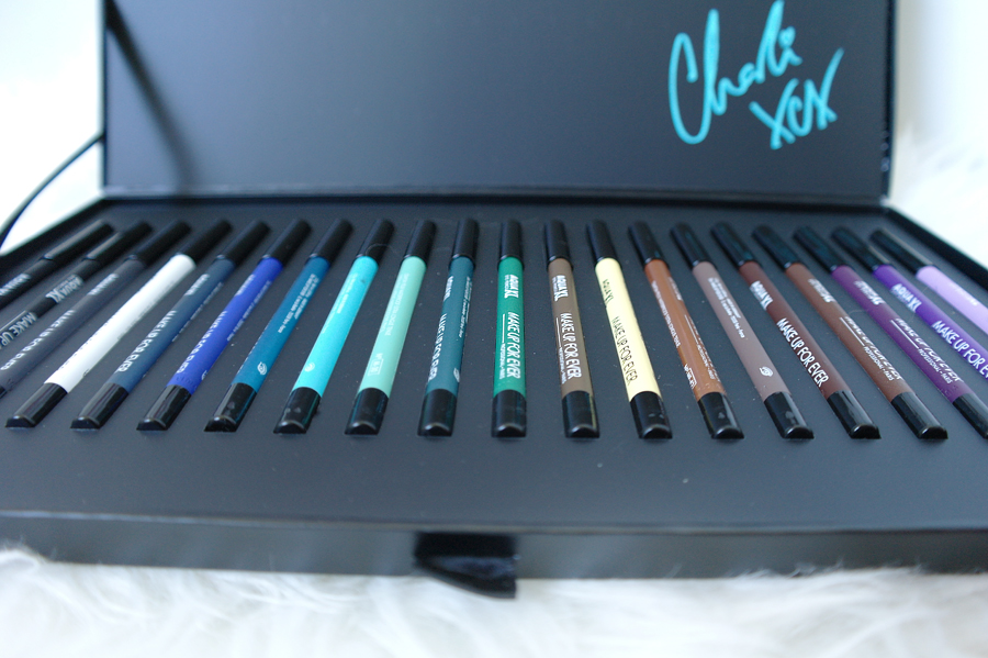 Charli-xcx-pencils